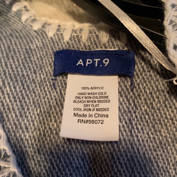 Apt 9 poncho/sweater - Picture 2 of 2